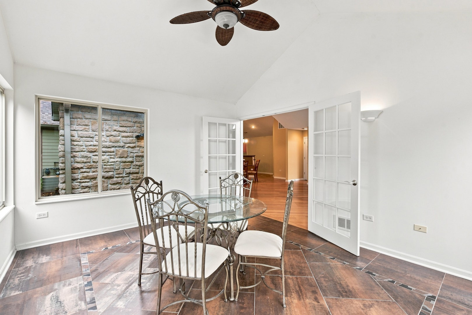 3335 Timbers Edge Circle, Joliet, IL 60431 Sound room from a different angle.
