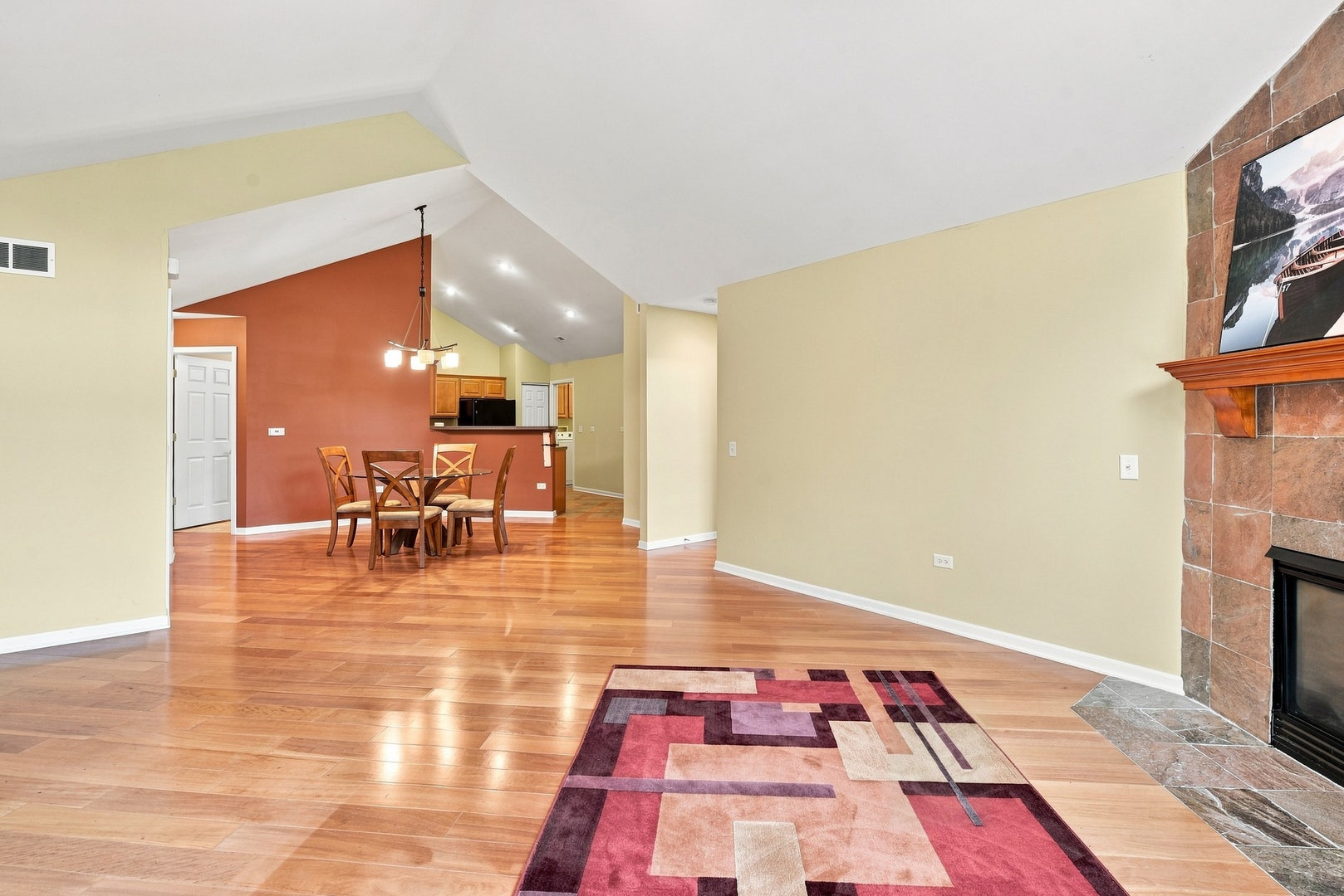 3335 Timbers Edge Circle, Joliet, IL 60431 Open floor plan.
