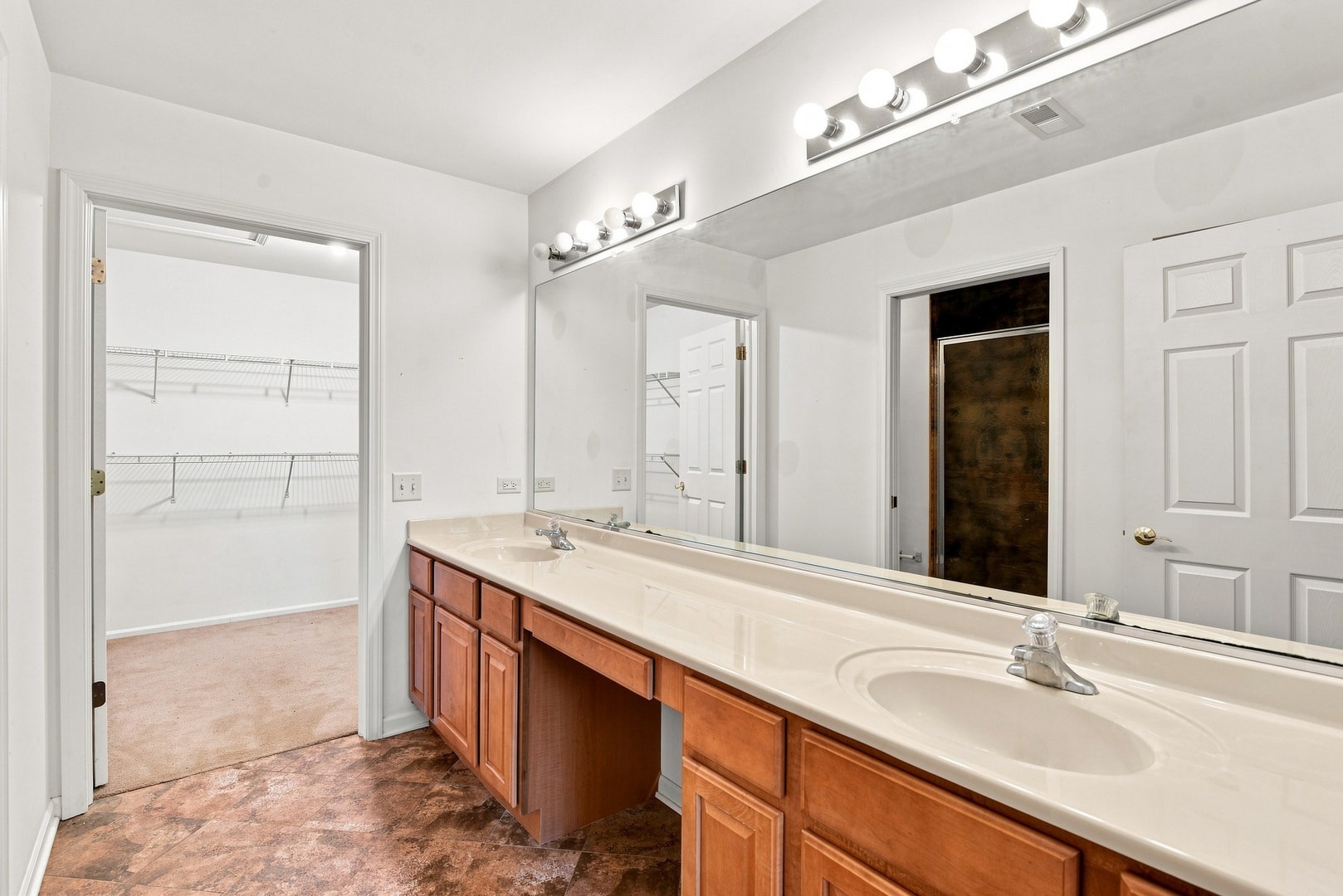 3335 Timbers Edge Circle, Joliet, IL 60431 Master bath with dual vanities, walk-in closet, an