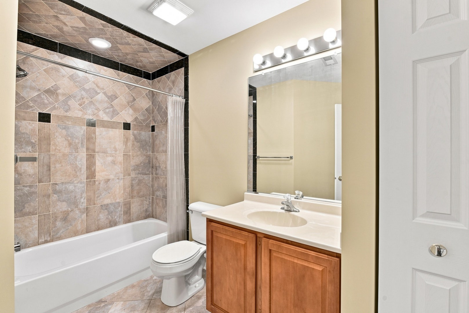 3335 Timbers Edge Circle, Joliet, IL 60431 2nd full bathroom