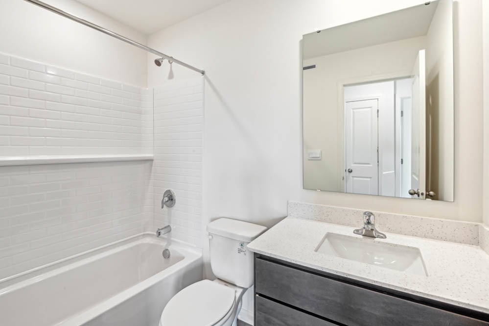 17392 Ulster Drive, Tinley Park, IL 60477 17392 Ulster Drive, Tinley Park, IL 60477
