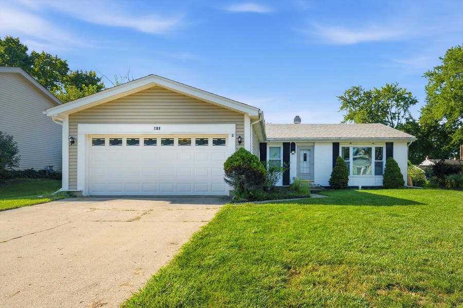 Property photo for 625 W Briarcliff Road, Bolingbrook, IL