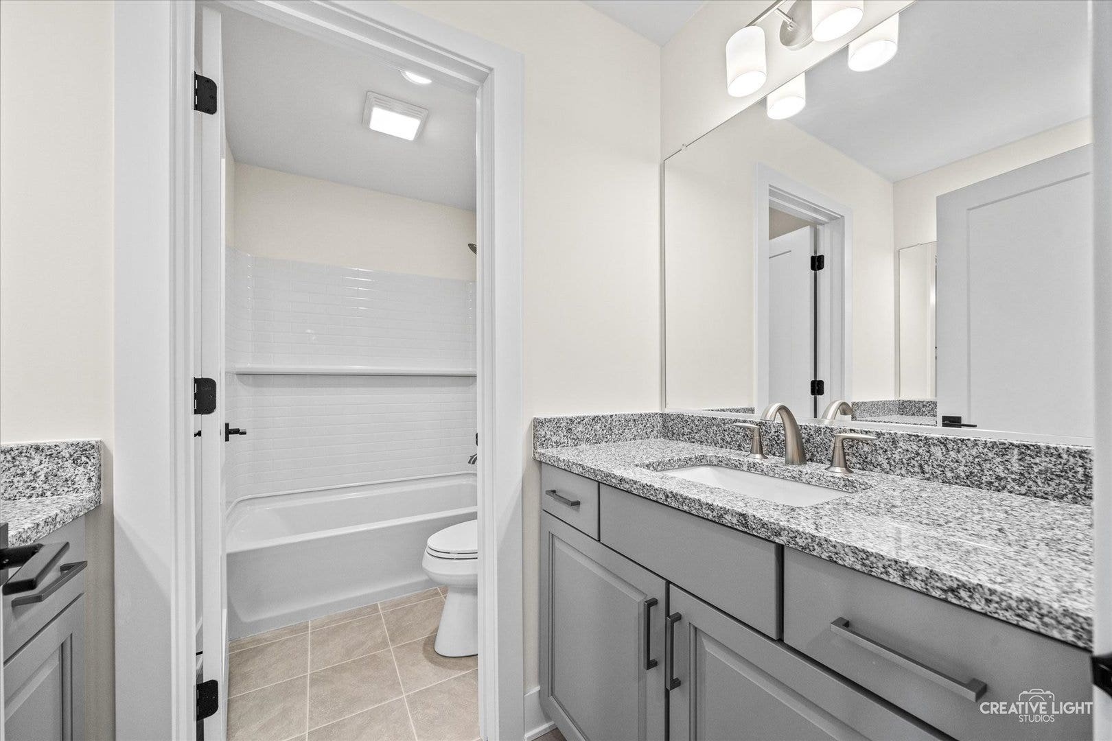 3527 S Riding Ridge, Elgin, IL 60124 3527 S Riding Ridge, Elgin, IL 60124