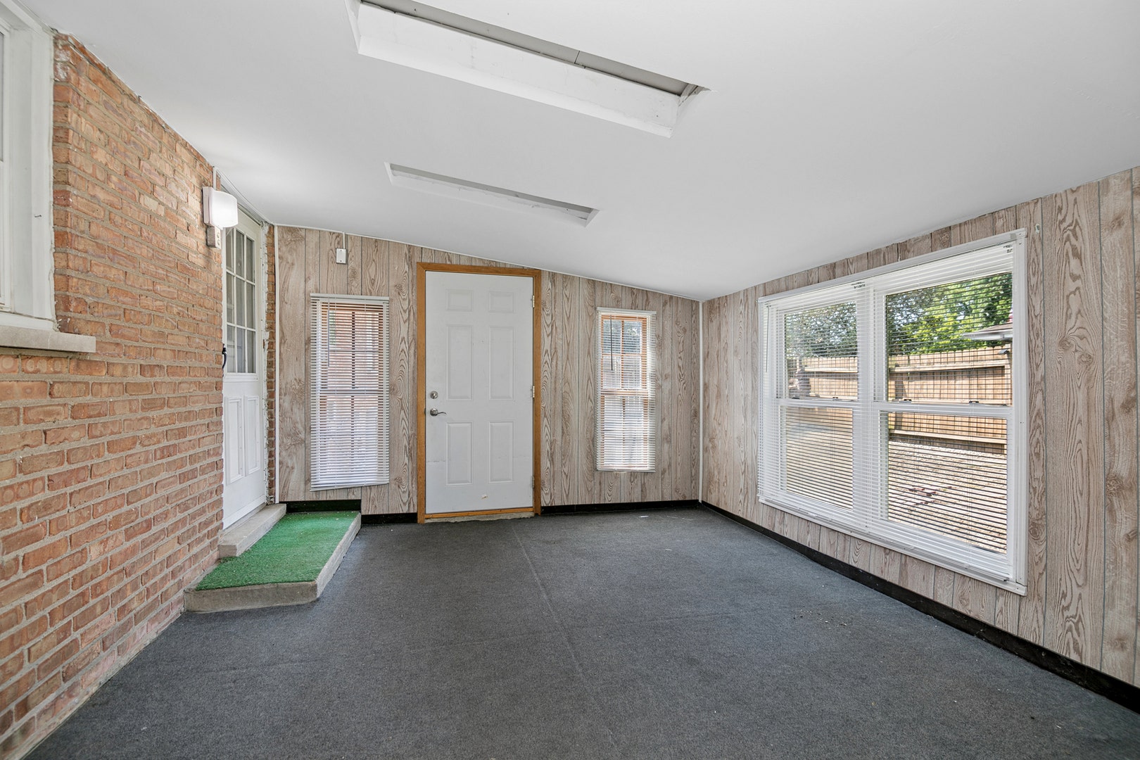 7840 W 76th Street, Bridgeview, IL 60455
