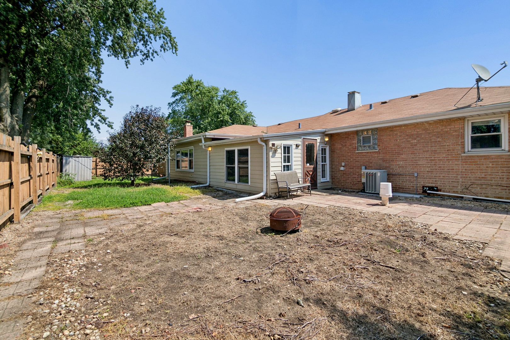 7840 W 76th Street, Bridgeview, IL 60455