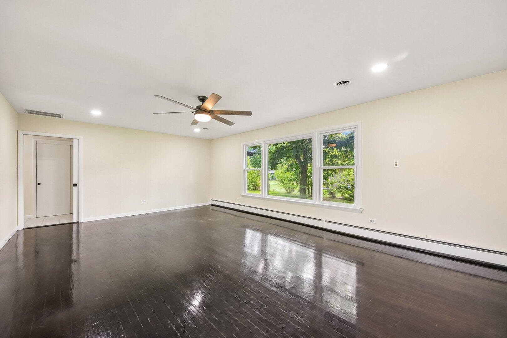 15725 New England Avenue, Tinley Park, IL 60477 15725 New England Avenue, Tinley Park, IL 60477