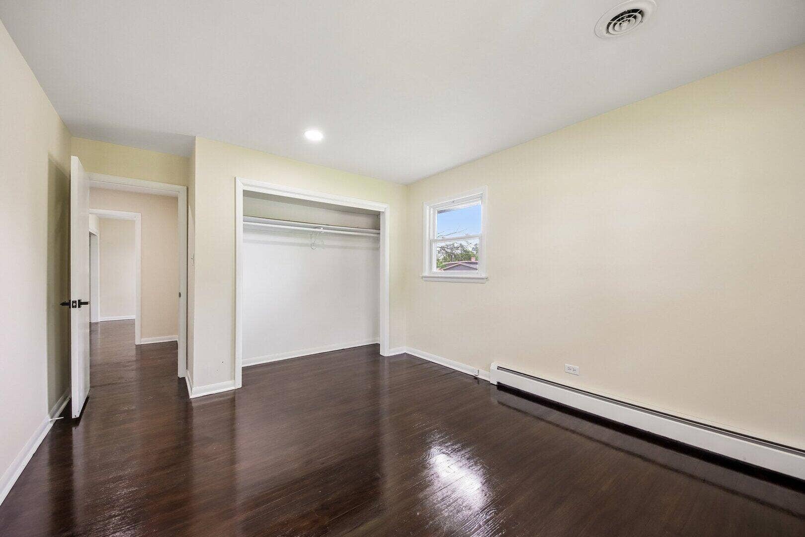 15725 New England Avenue, Tinley Park, IL 60477 15725 New England Avenue, Tinley Park, IL 60477