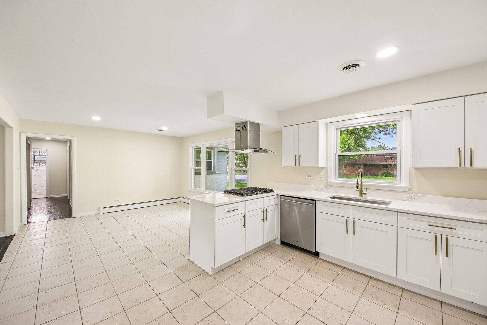 15725 New England Avenue, Tinley Park, IL 60477 15725 New England Avenue, Tinley Park, IL 60477
