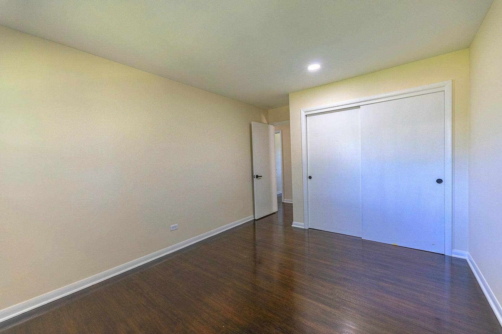 15725 New England Avenue, Tinley Park, IL 60477 15725 New England Avenue, Tinley Park, IL 60477