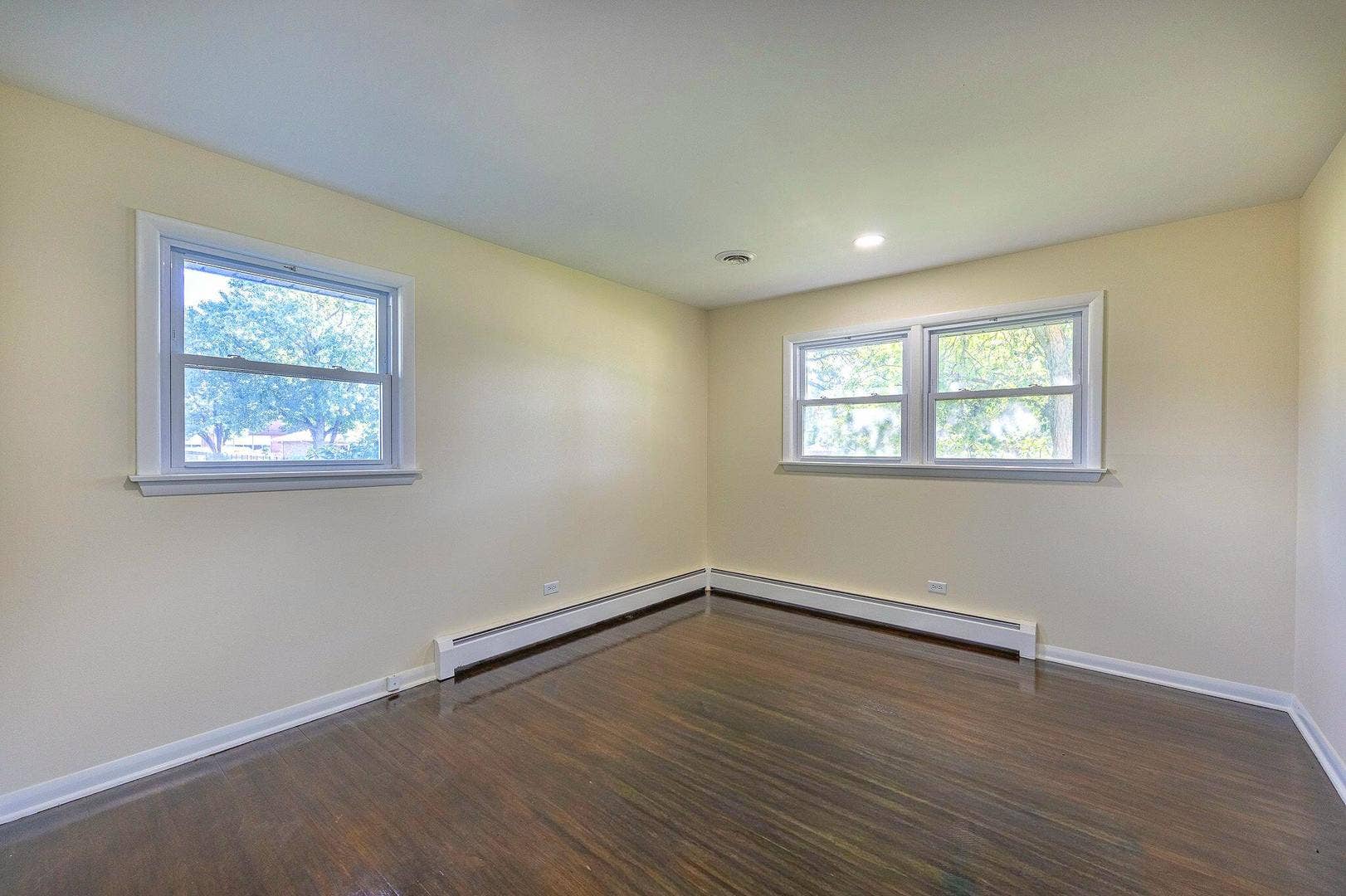 15725 New England Avenue, Tinley Park, IL 60477 15725 New England Avenue, Tinley Park, IL 60477