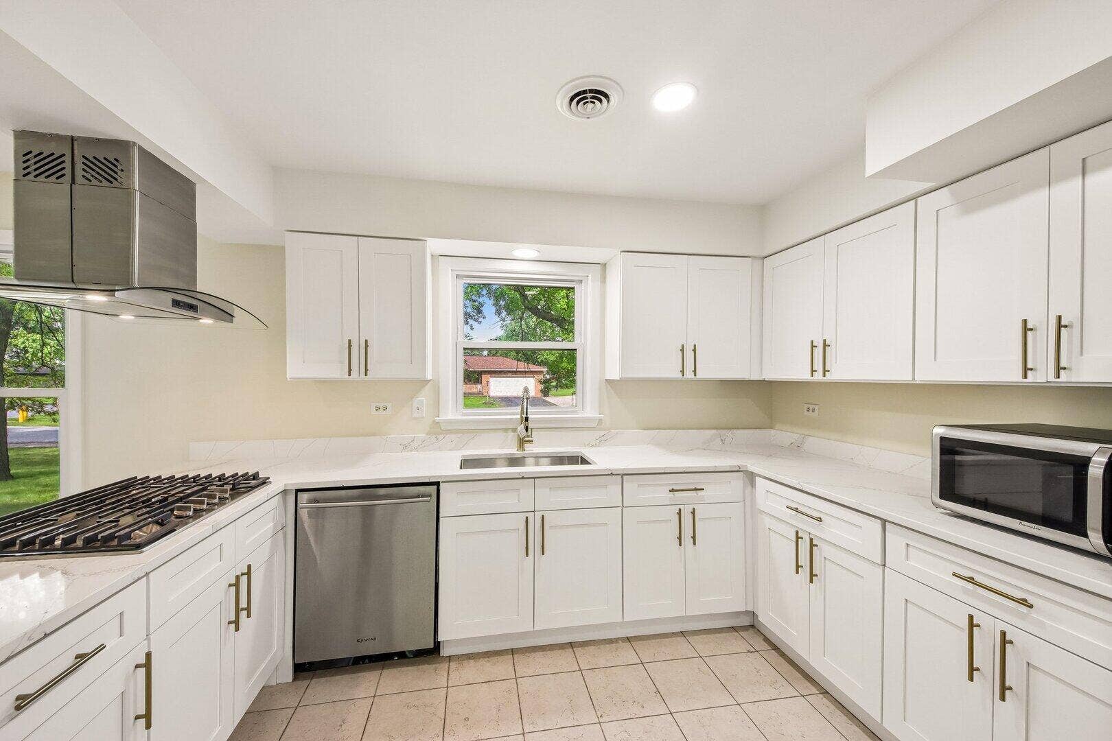 15725 New England Avenue, Tinley Park, IL 60477 15725 New England Avenue, Tinley Park, IL 60477