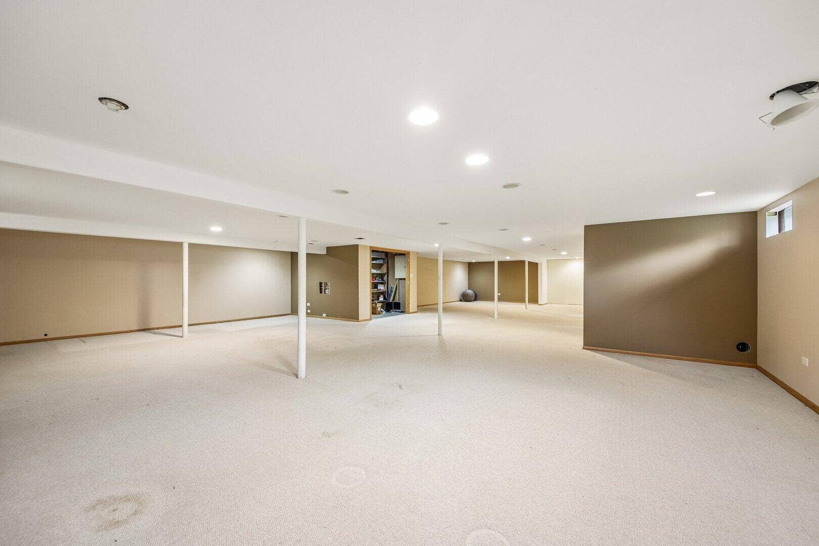 15725 New England Avenue, Tinley Park, IL 60477 15725 New England Avenue, Tinley Park, IL 60477