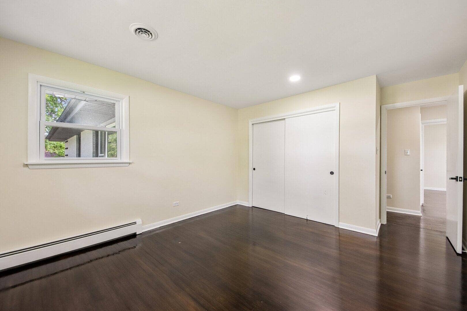15725 New England Avenue, Tinley Park, IL 60477 15725 New England Avenue, Tinley Park, IL 60477