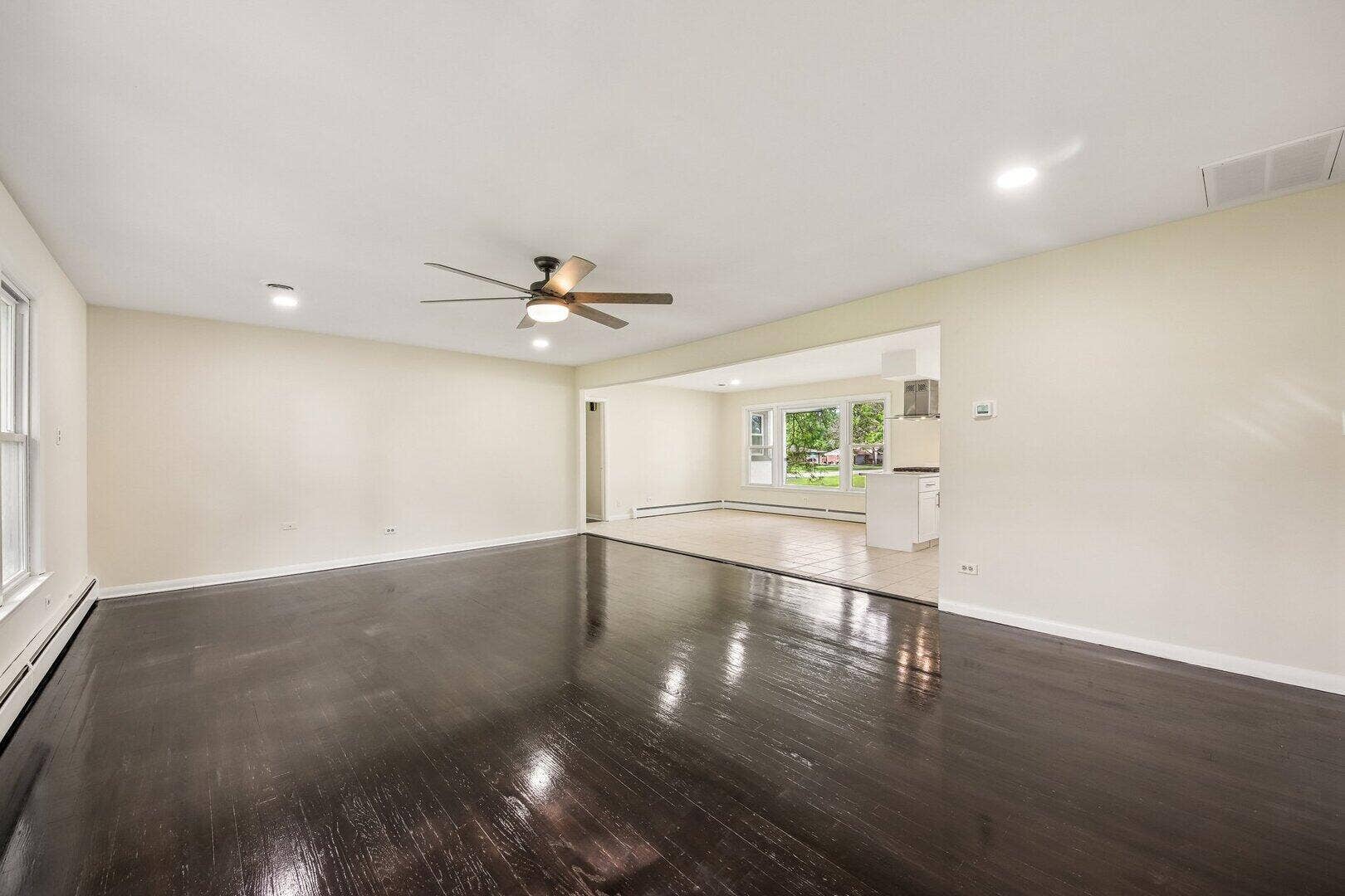 15725 New England Avenue, Tinley Park, IL 60477 15725 New England Avenue, Tinley Park, IL 60477