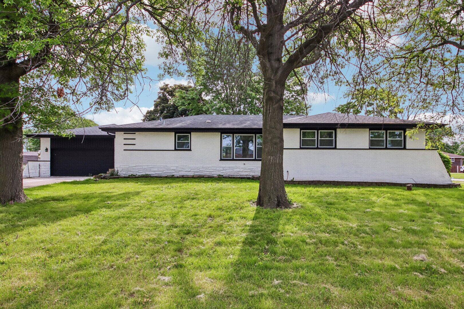 15725 New England Avenue, Tinley Park, IL 60477 15725 New England Avenue, Tinley Park, IL 60477