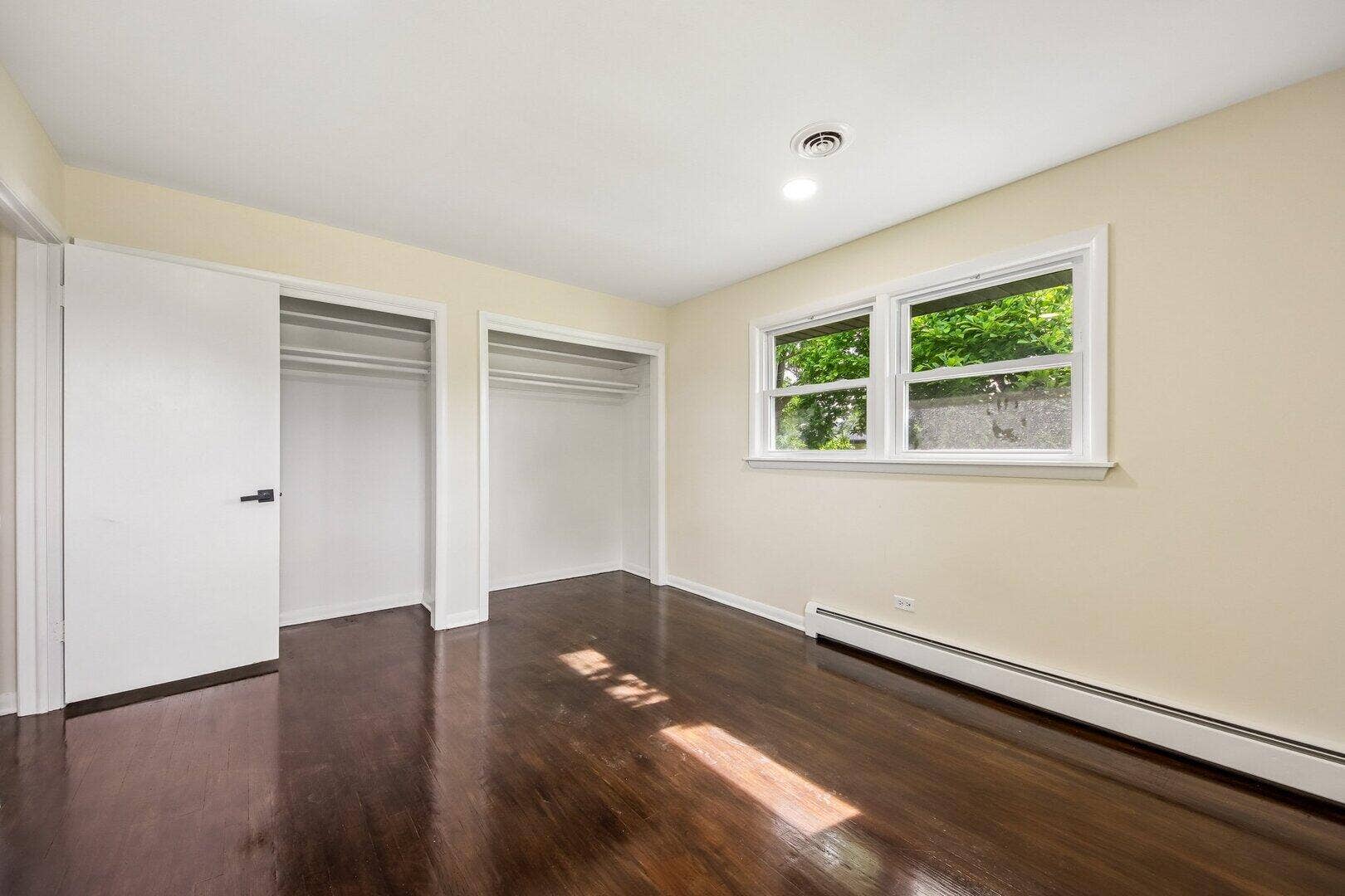15725 New England Avenue, Tinley Park, IL 60477 15725 New England Avenue, Tinley Park, IL 60477