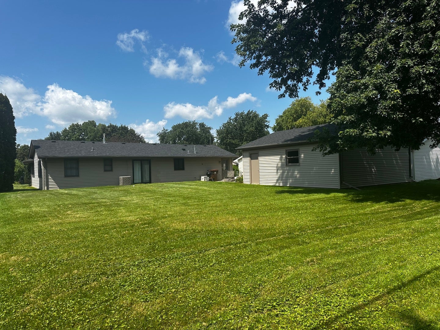 2412 Westline Drive, Joliet, IL 60431 2412 Westline Drive, Joliet, IL 60431