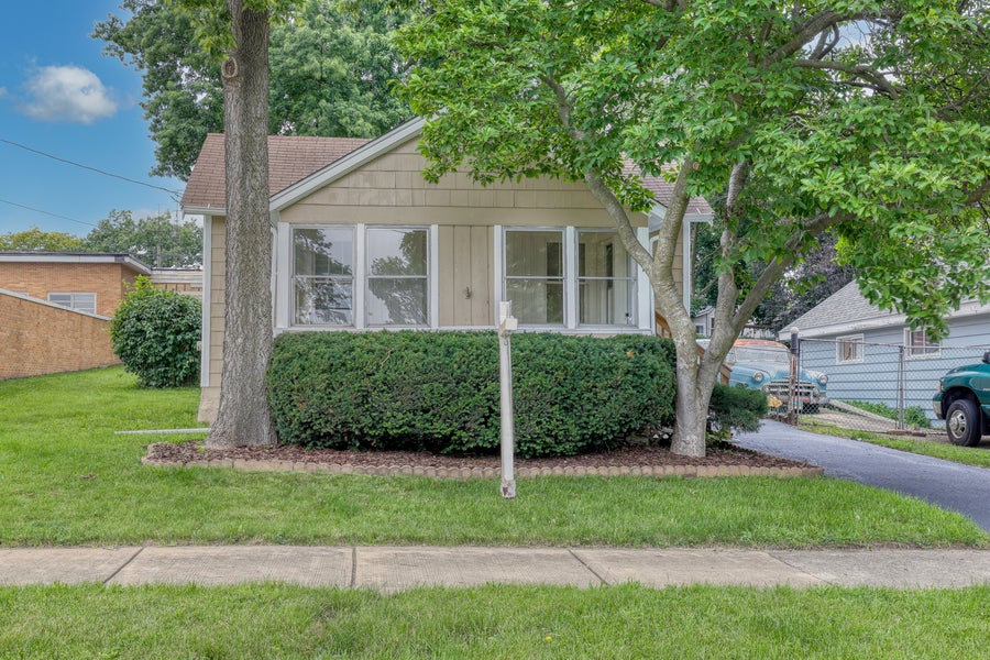 Property photo for 947 Mason Avenue, Aurora, IL