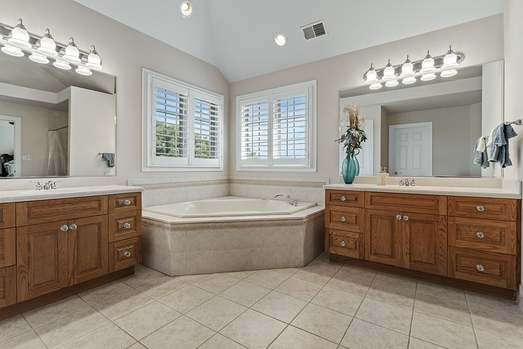 54 Long Cove Drive, Lemont, IL 60439 54 Long Cove Drive, Lemont, IL 60439