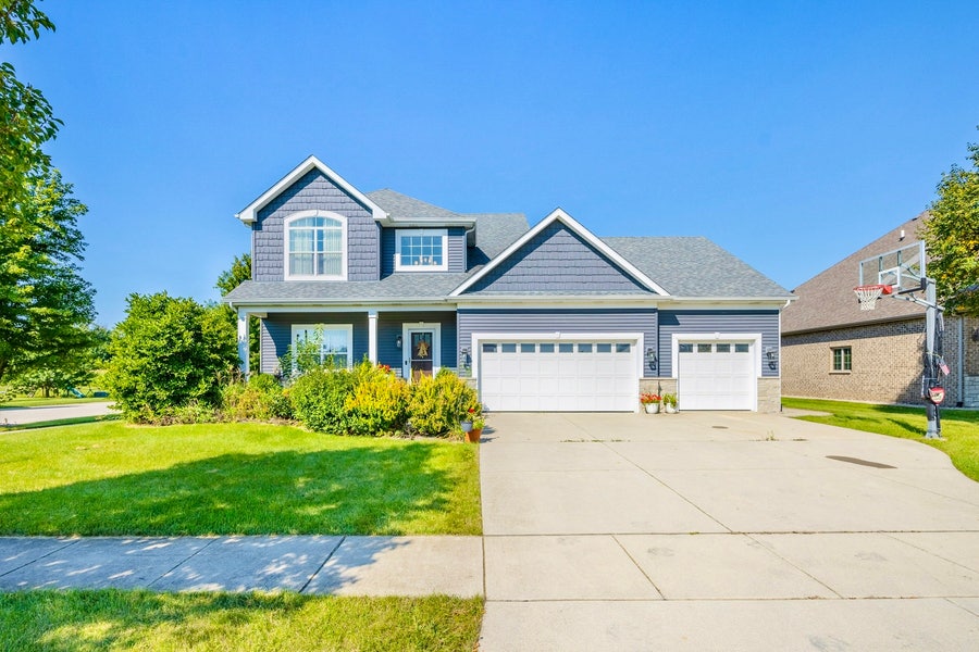 Property photo for 301 Arrowhead Drive, Minooka, IL