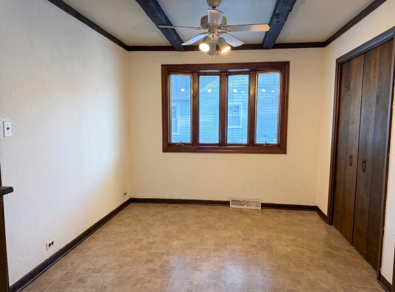 8913 Central Avenue, Oak Lawn, IL 60453 8913 Central Avenue, Oak Lawn, IL 60453