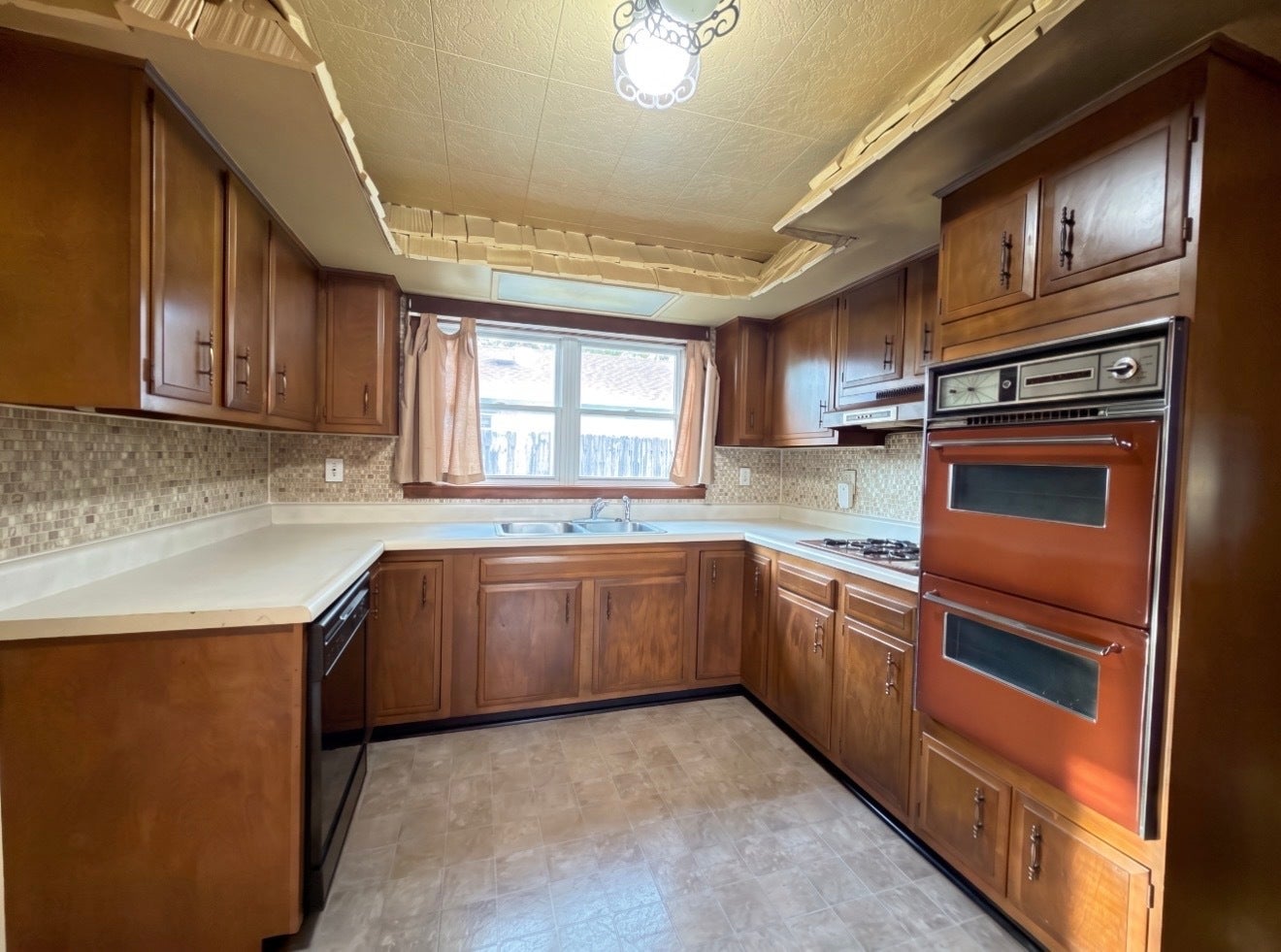 8913 Central Avenue, Oak Lawn, IL 60453 8913 Central Avenue, Oak Lawn, IL 60453