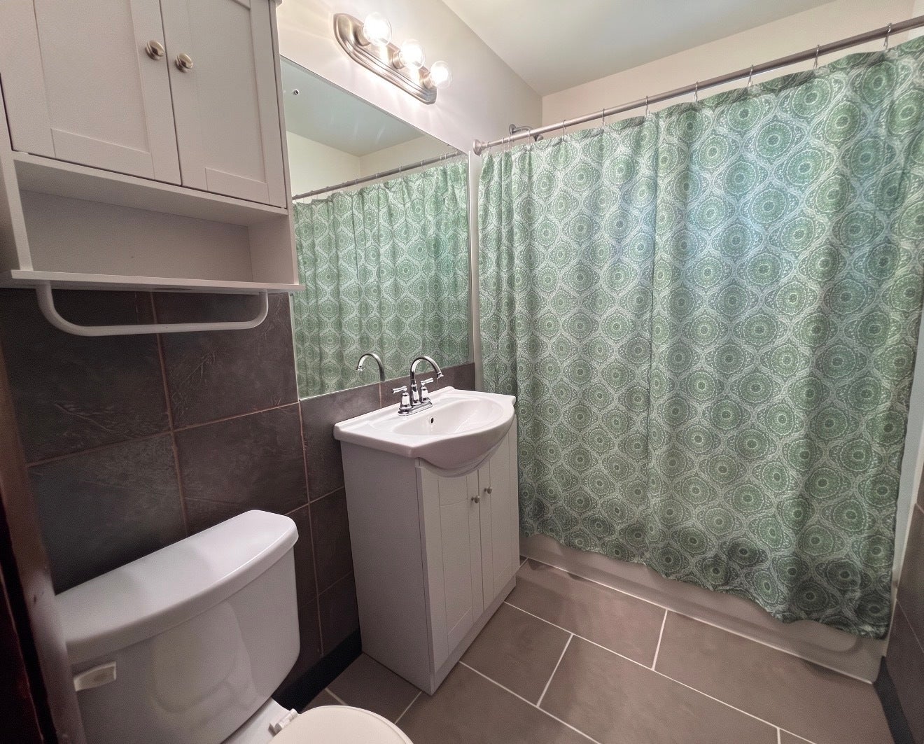 8913 Central Avenue, Oak Lawn, IL 60453 8913 Central Avenue, Oak Lawn, IL 60453