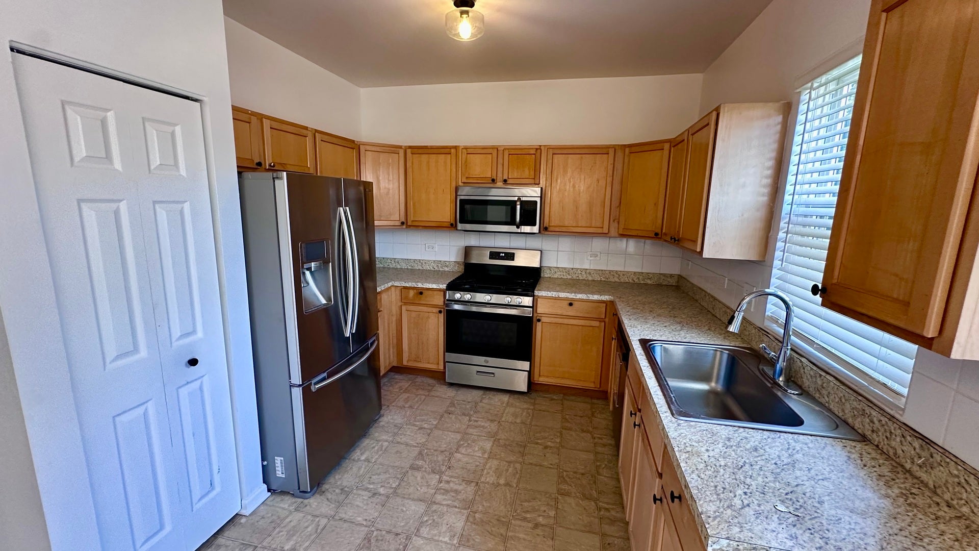 1793 DELTA Drive, Aurora, IL 60503 1793 DELTA Drive, Aurora, IL 60503