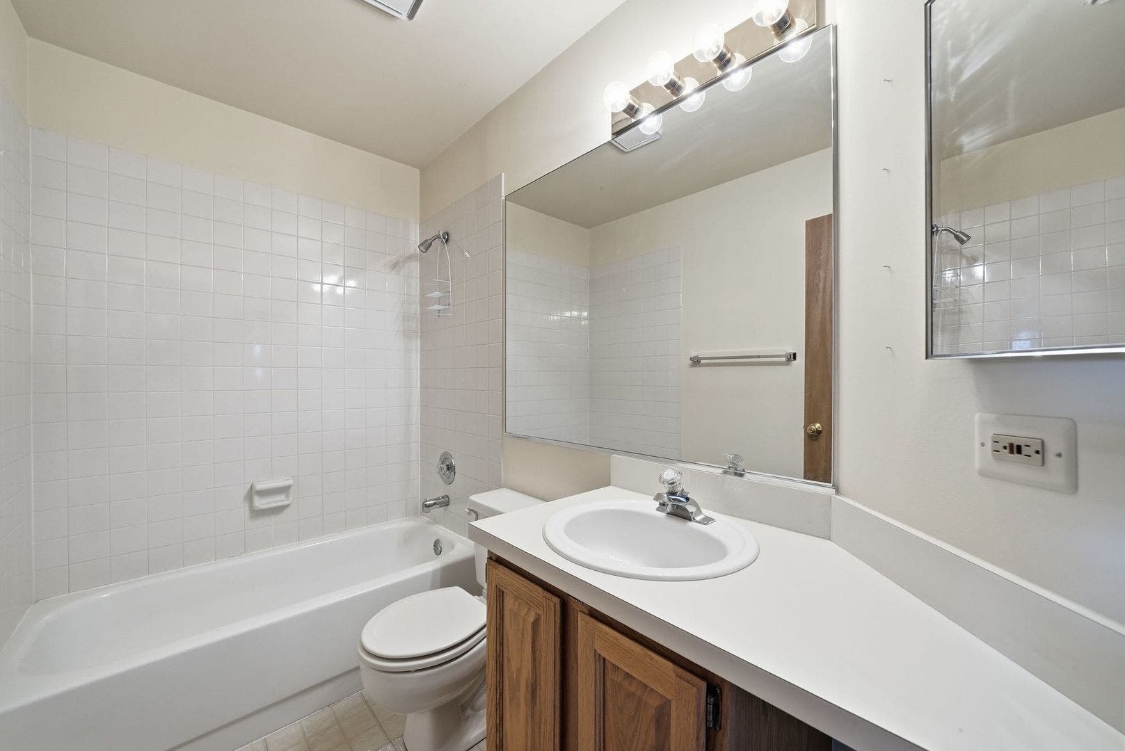 864 N Shady Oaks Drive, #864, Elgin, IL 60120 864 N Shady Oaks Drive, #864, Elgin, IL 60120