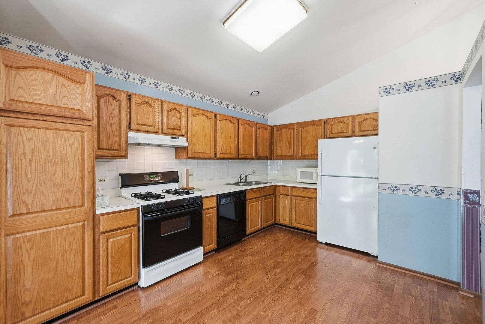 864 N Shady Oaks Drive, #864, Elgin, IL 60120 864 N Shady Oaks Drive, #864, Elgin, IL 60120