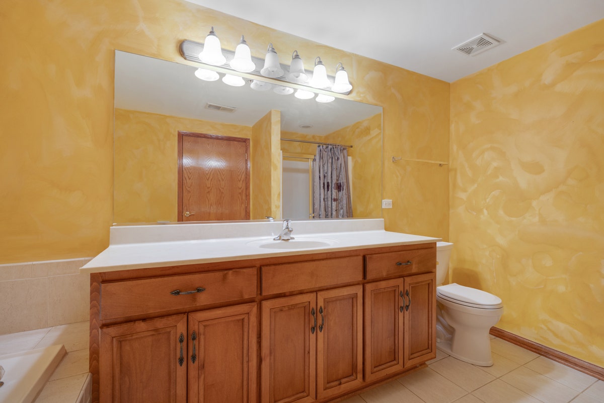 18650 Pine Lake Drive, #1D, Tinley Park, IL 60477