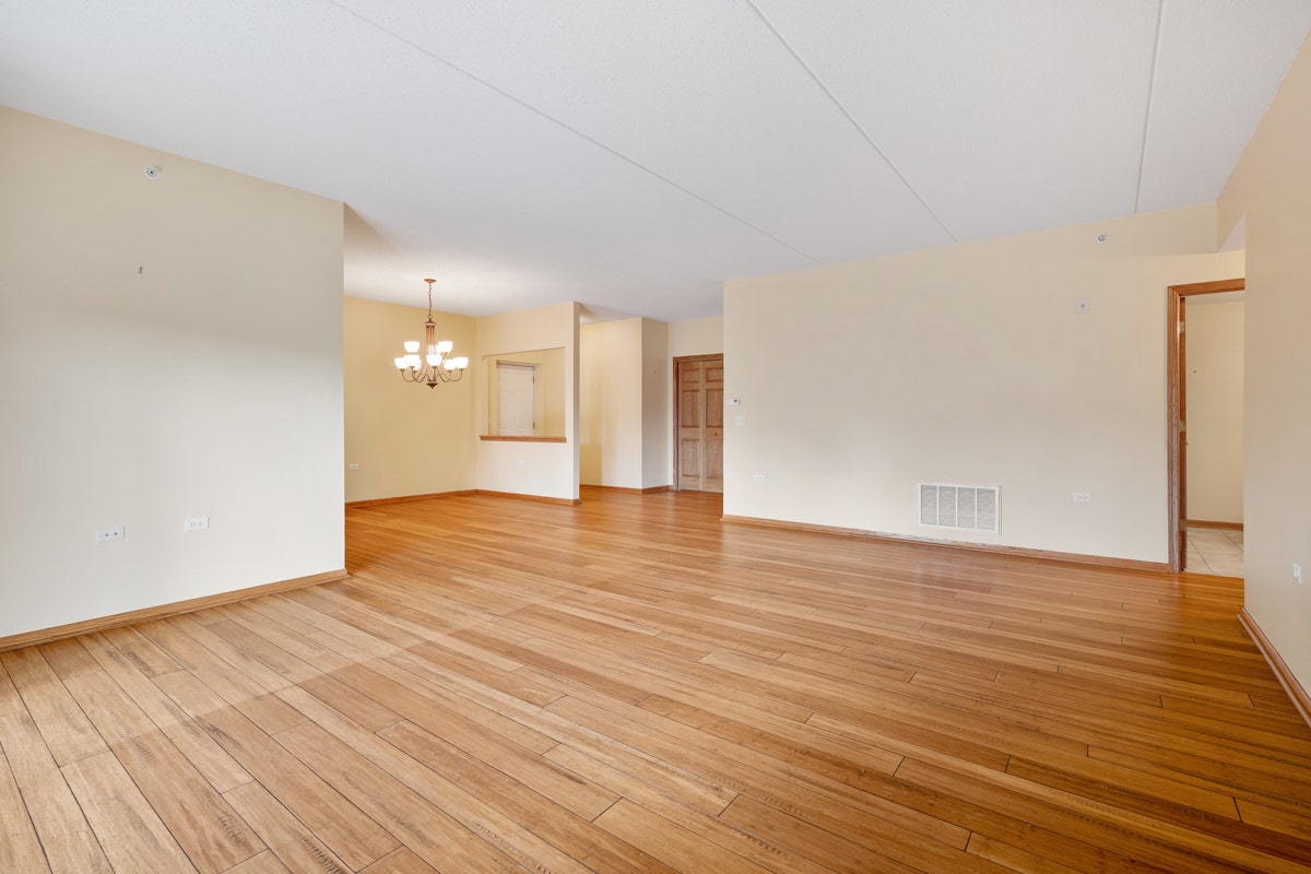 18650 Pine Lake Drive, #1D, Tinley Park, IL 60477