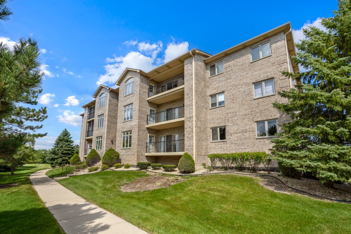 18650 Pine Lake Drive, #1D, Tinley Park, IL 60477