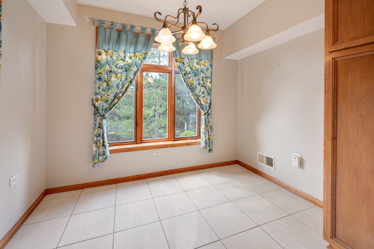 18650 Pine Lake Drive, #1D, Tinley Park, IL 60477