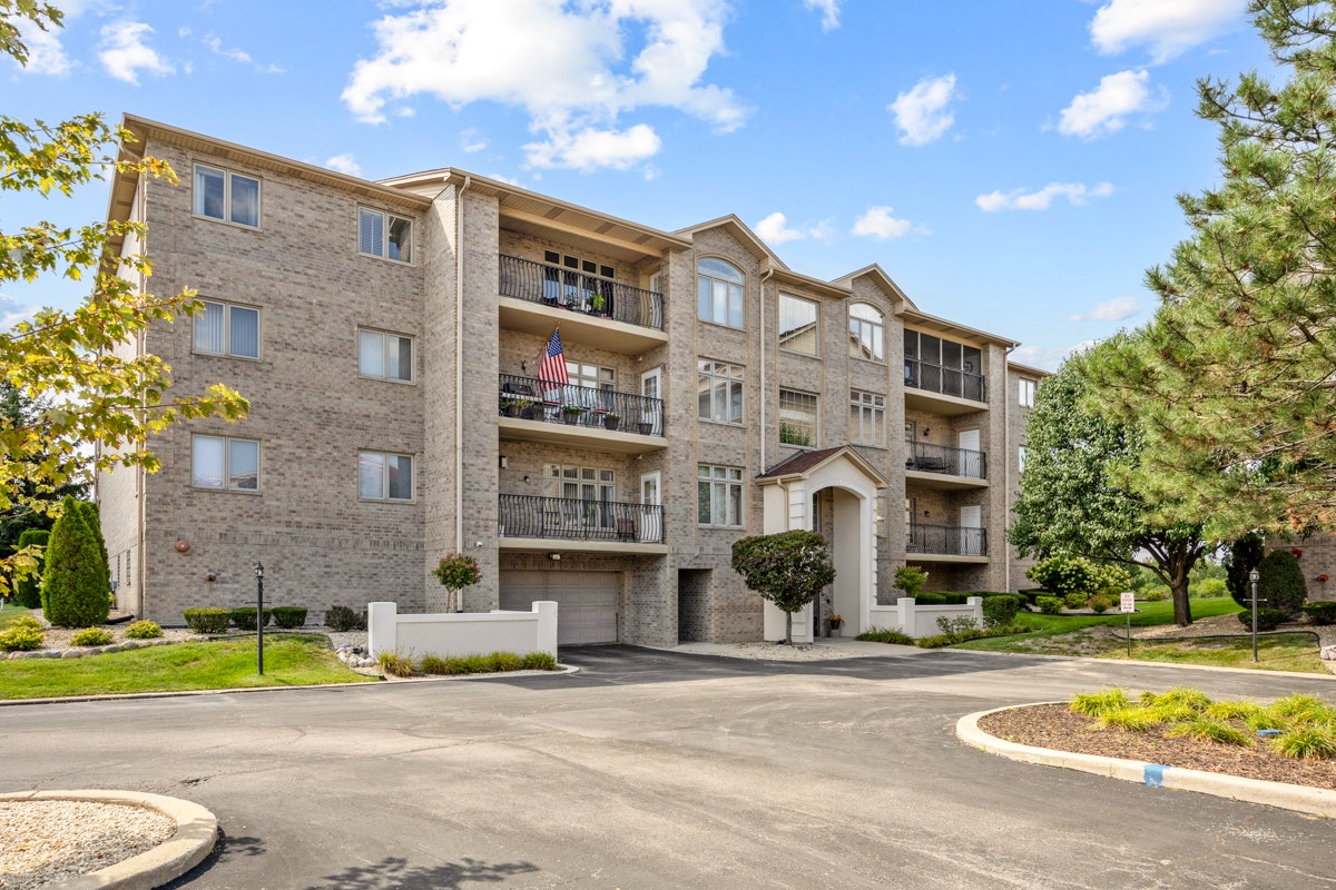 18650 Pine Lake Drive, #1D, Tinley Park, IL 60477