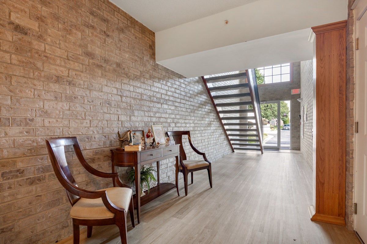 18650 Pine Lake Drive, #1D, Tinley Park, IL 60477