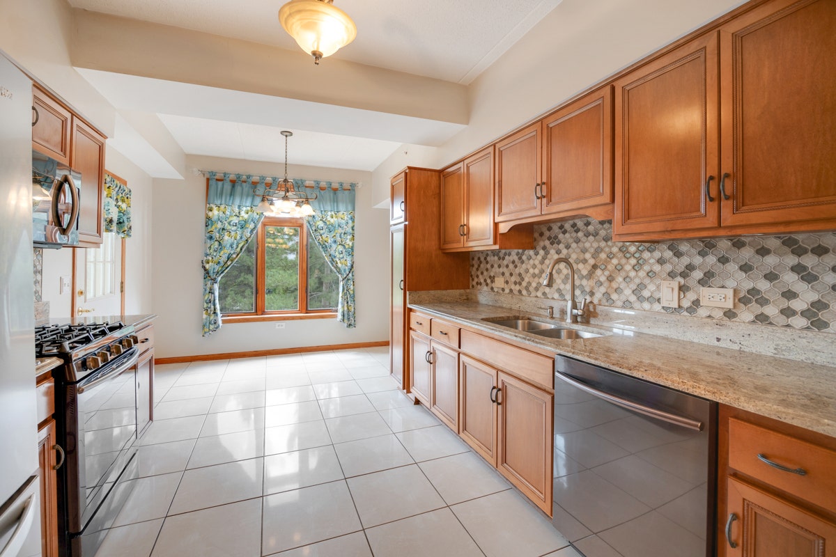 18650 Pine Lake Drive, #1D, Tinley Park, IL 60477