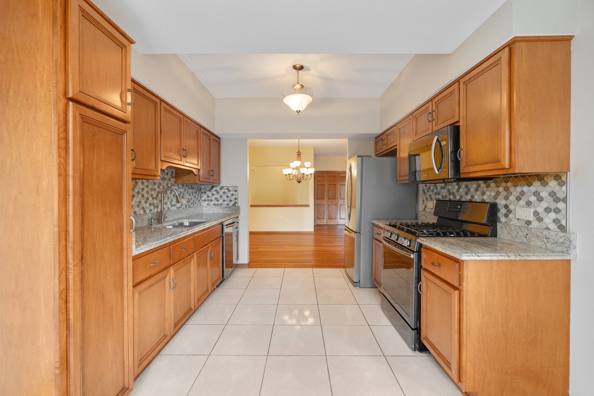 18650 Pine Lake Drive, #1D, Tinley Park, IL 60477