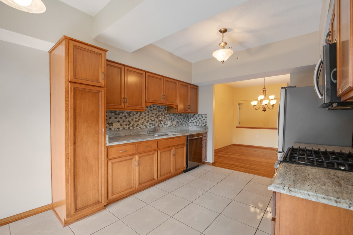 18650 Pine Lake Drive, #1D, Tinley Park, IL 60477