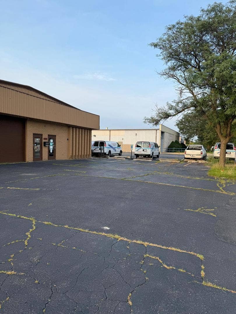 7330 Duvan Drive, Tinley Park, IL 60477 7330 Duvan Drive, Tinley Park, IL 60477