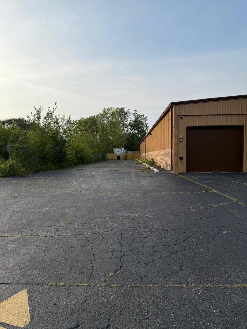 7330 Duvan Drive, Tinley Park, IL 60477 7330 Duvan Drive, Tinley Park, IL 60477