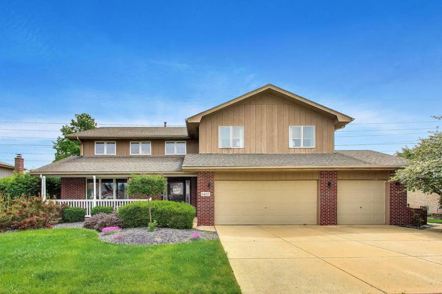 Property photo for 8407 Brookside Glen Drive, Tinley Park, IL