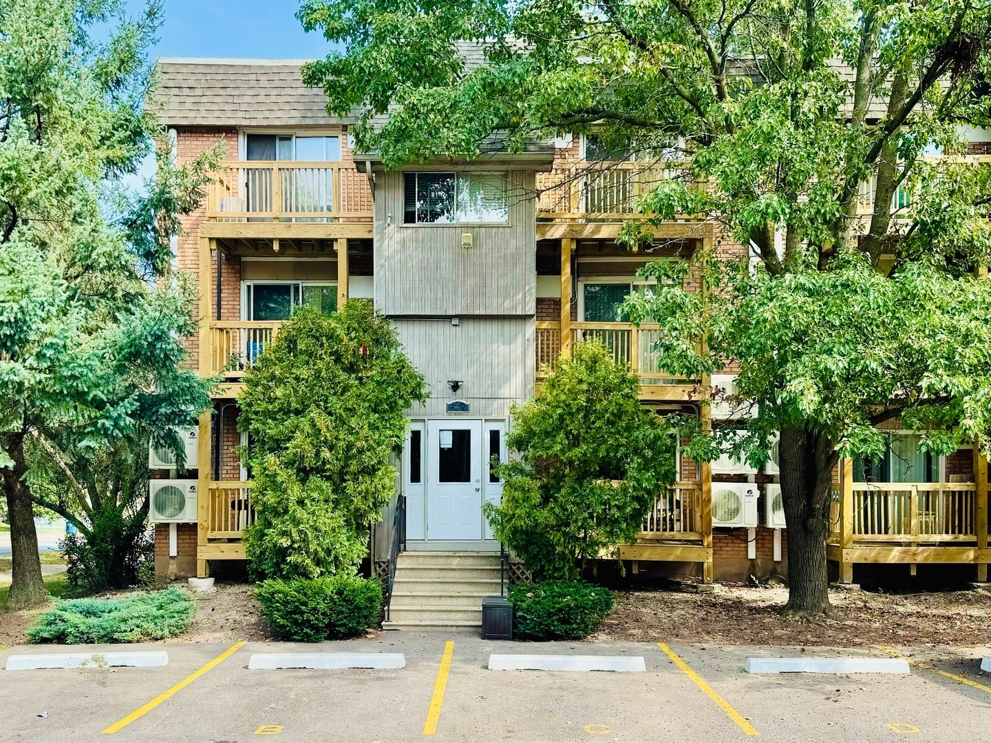 549 Ashland Avenue, #F, Aurora, IL 60505 549 Ashland Avenue, #F, Aurora, IL 60505