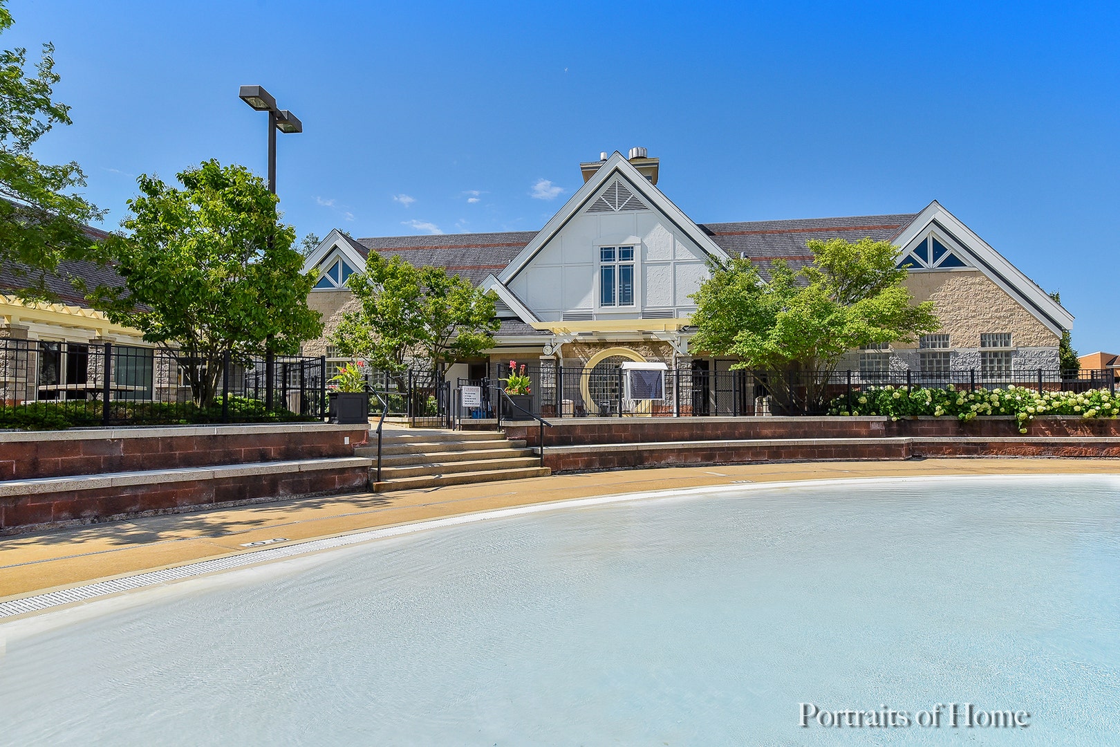 417 Saratoga Drive, Aurora, IL 60502 Community pool zero depth area with clubhouse behi