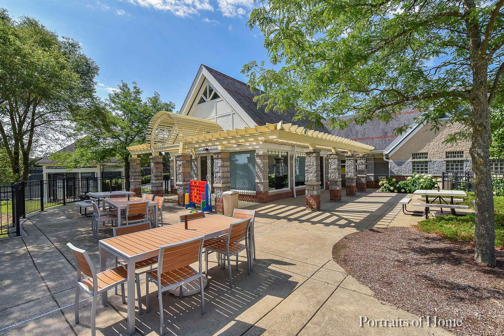 417 Saratoga Drive, Aurora, IL 60502 Clubhouse patio area.