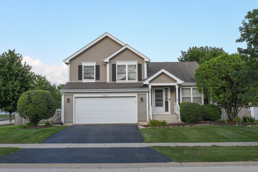 Property photo for 910 Carlyle Drive, New Lenox, IL