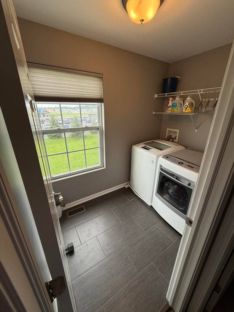 412 E Frontier Drive, Minooka, IL 60447 412 E Frontier Drive, Minooka, IL 60447