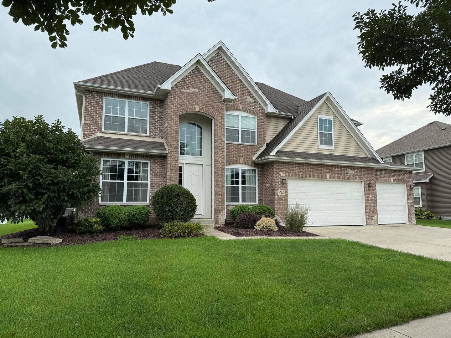 412 E Frontier Drive, Minooka, IL 60447 412 E Frontier Drive, Minooka, IL 60447