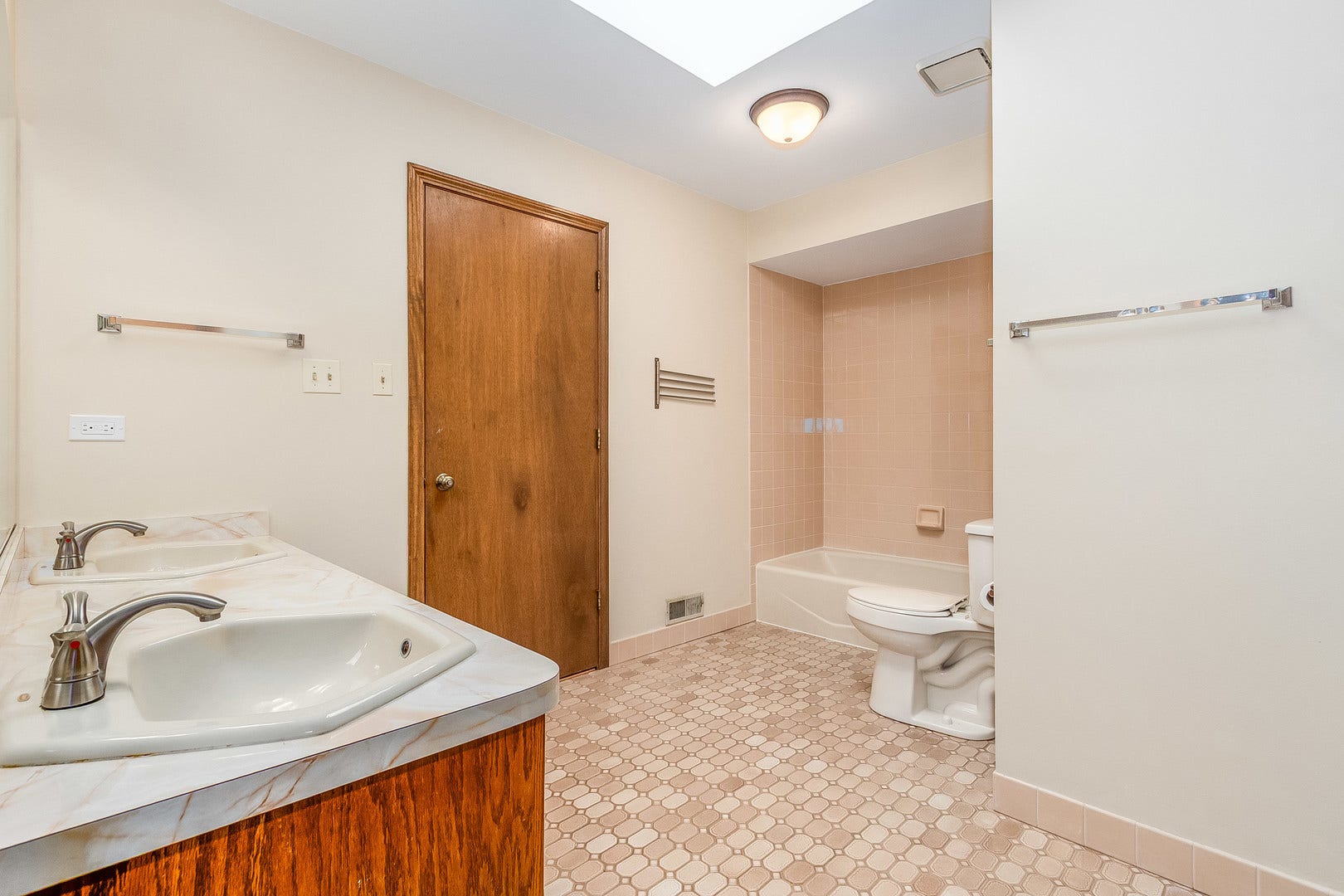 11687 Valley Brook Drive, Orland Park, IL 60467 11687 Valley Brook Drive, Orland Park, IL 60467