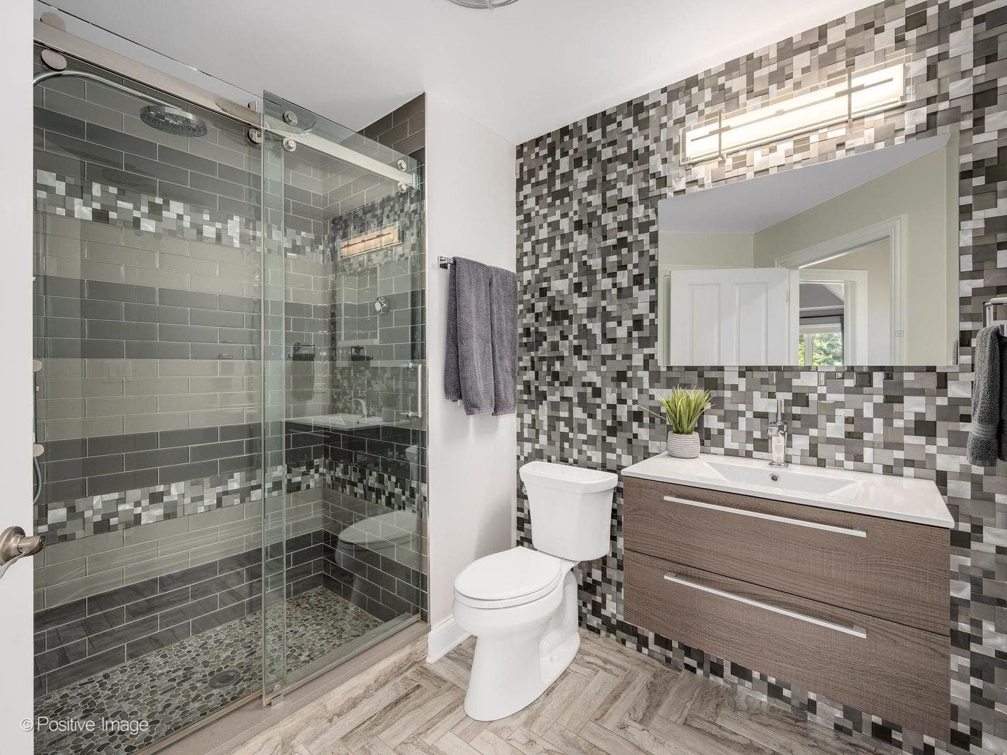 372 S Kenilworth Avenue, Elmhurst, IL 60126 372 S Kenilworth Avenue, Elmhurst, IL 60126
